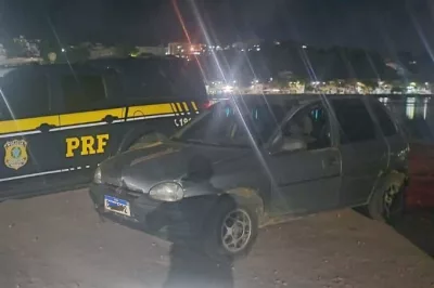 Durante ações de combate ao roubo de cargas na BR-101, PRF recupera veículo furtado
