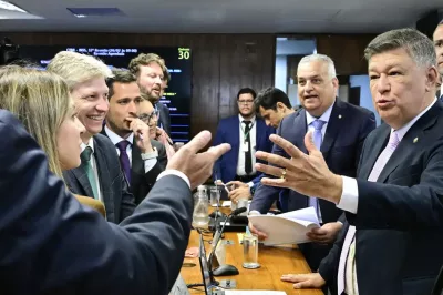 CPMI do INSS aprova quebra de sigilo de Lulinha e convoca André Moura