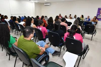 Gravidez na adolescência é debatida no HMIA
