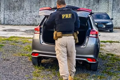 PRF recupera carro roubado e captura foragido da justiça durante fiscalização na BR-324