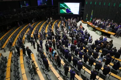 Motta promete avançar sobre escala 6×1 e trabalho por aplicativos