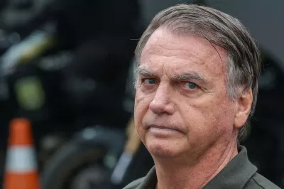 Alexandre de Moraes concede prisão domiciliar a Bolsonaro