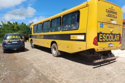 Ônibus público escolar é apreendido por desvio de finalidade na Bahia