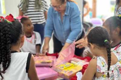 Alagoinhas inicia entrega de material escolar e fardamento para estudantes da rede municipal
