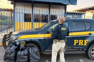 PRF apreende 30 kg de maconha após perseguição e acidente em Feira de Santana