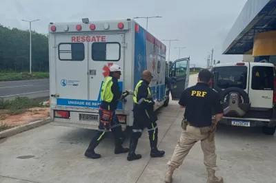 PRF presta socorro a motorista com sintomas de infarto na BR-324, em Simões Filho