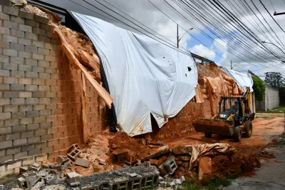 Alagoinhas: Máquinas começam retirada de entulho no Viaduto da Rua do Catu