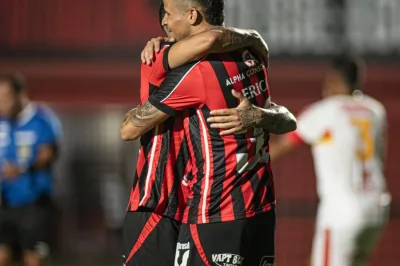 Com titulares, Vitória goleia a Juazeirense e vence a segunda no Nordestão