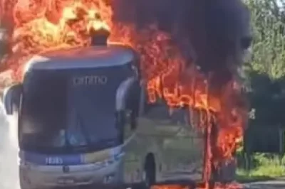 Ônibus pega fogo na BA-262, próximo a Uruçuca; passageiros saem ilesos