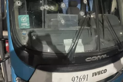 Ônibus a serviço da Mercado Livre é alvo de ataque a tiros na Bahia