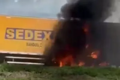 Carreta dos Correios pega fogo na BR-324 e interdita trânsito por 4 horas