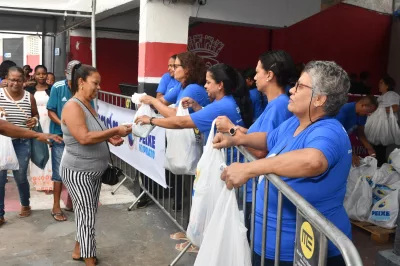 Prefeitura de Alagoinhas realiza entrega de kits do programa Peixe no Prato