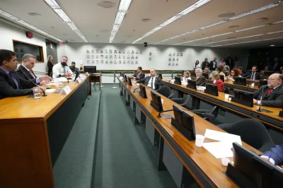 Conselho de Ética adia análise contra deputados por quebra de decoro