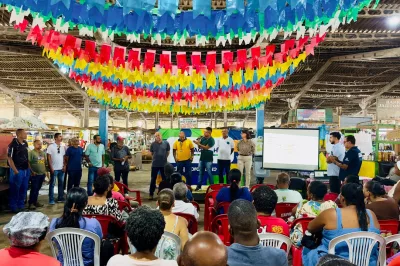 Alagoinhas: Prefeito dialoga com feirantes sobre obra de requalificação na Central de Abastecimento