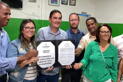 Gustavo Carmo assina ordem de serviço para retomar obra de creche do Barreiro