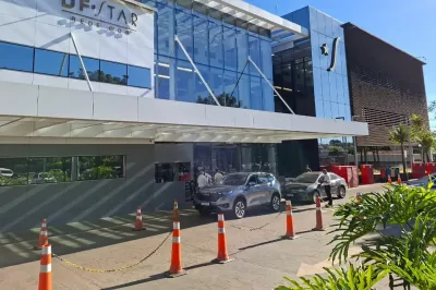 Bolsonaro é internado para cirurgia no ombro em Brasília