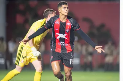 Vitória vence o Internacional no Barradão e dá salto na tabela da Série A