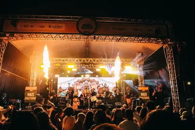 Vila de Santo Antônio reúne mais de 20 mil pessoas e abre alas para grandes shows no Carneirão