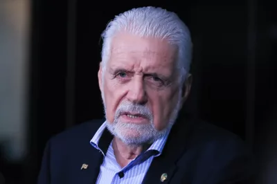 Jaques Wagner anuncia saída da liderança do governo no Senado