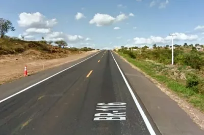 Colisão frontal entre carro e caminhão deixa um morto na BR-116