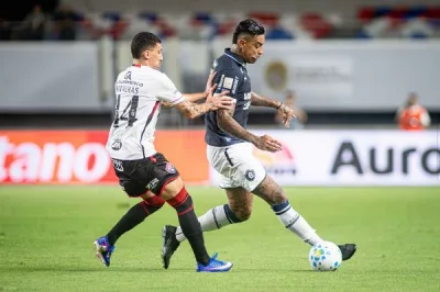 Com falha de Lucas Arcanjo, Vitória perde para o Remo fora de casa pelo Brasileirão