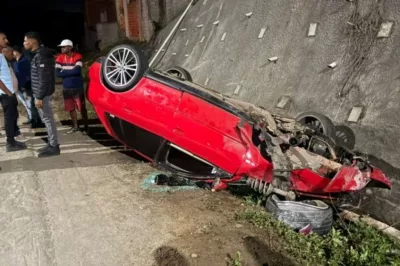 Colisão entre Audi e Gol na BR-420 mobiliza moradores na Bahia