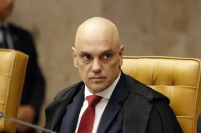 Moraes suspende visitas de Flávio a Bolsonaro na prisão domiciliar